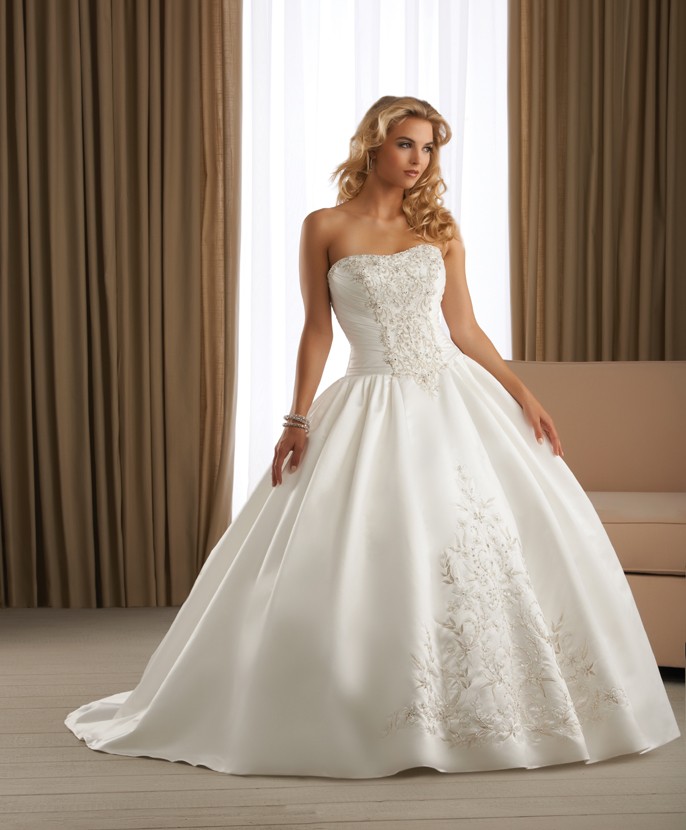 b-2012-designer-wedding-dress-024-1